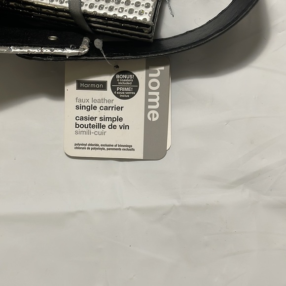 Faux leather silver wine carrier with set of 4 matching coasters - Picture 4 of 6